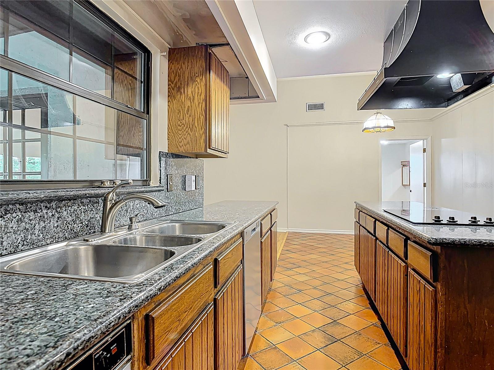 Image 4 of 33 For 318 Mitnik Drive