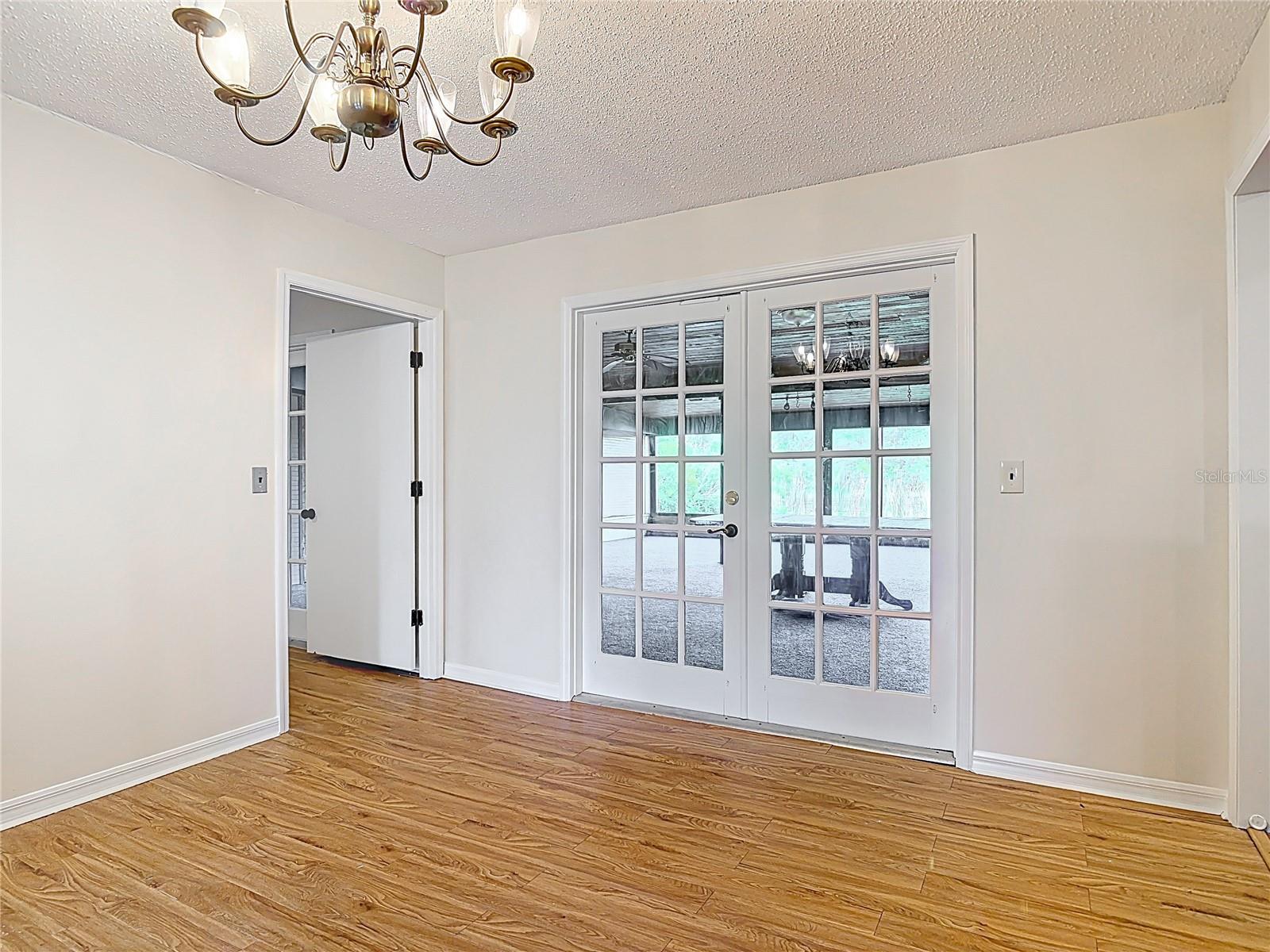 Image 8 of 33 For 318 Mitnik Drive