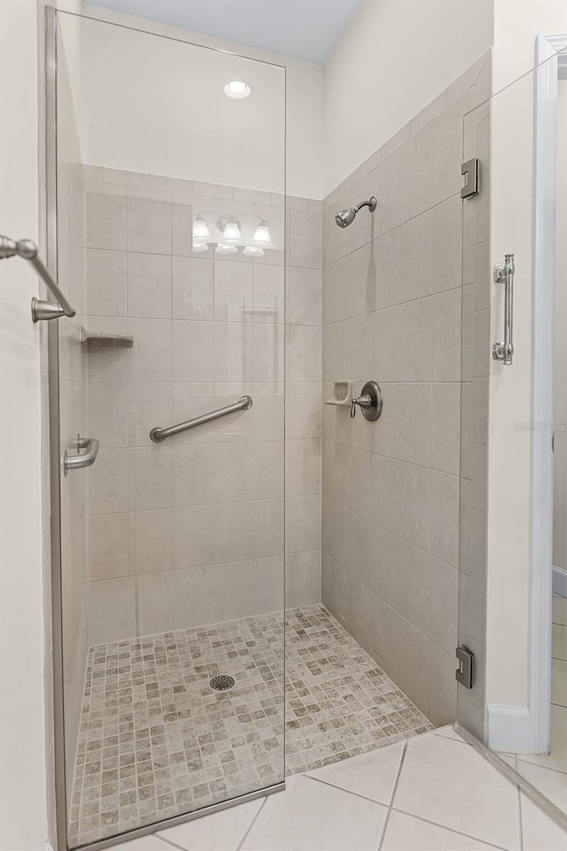 Image 11 of 18 For 2504 Sapphire Greens Lane