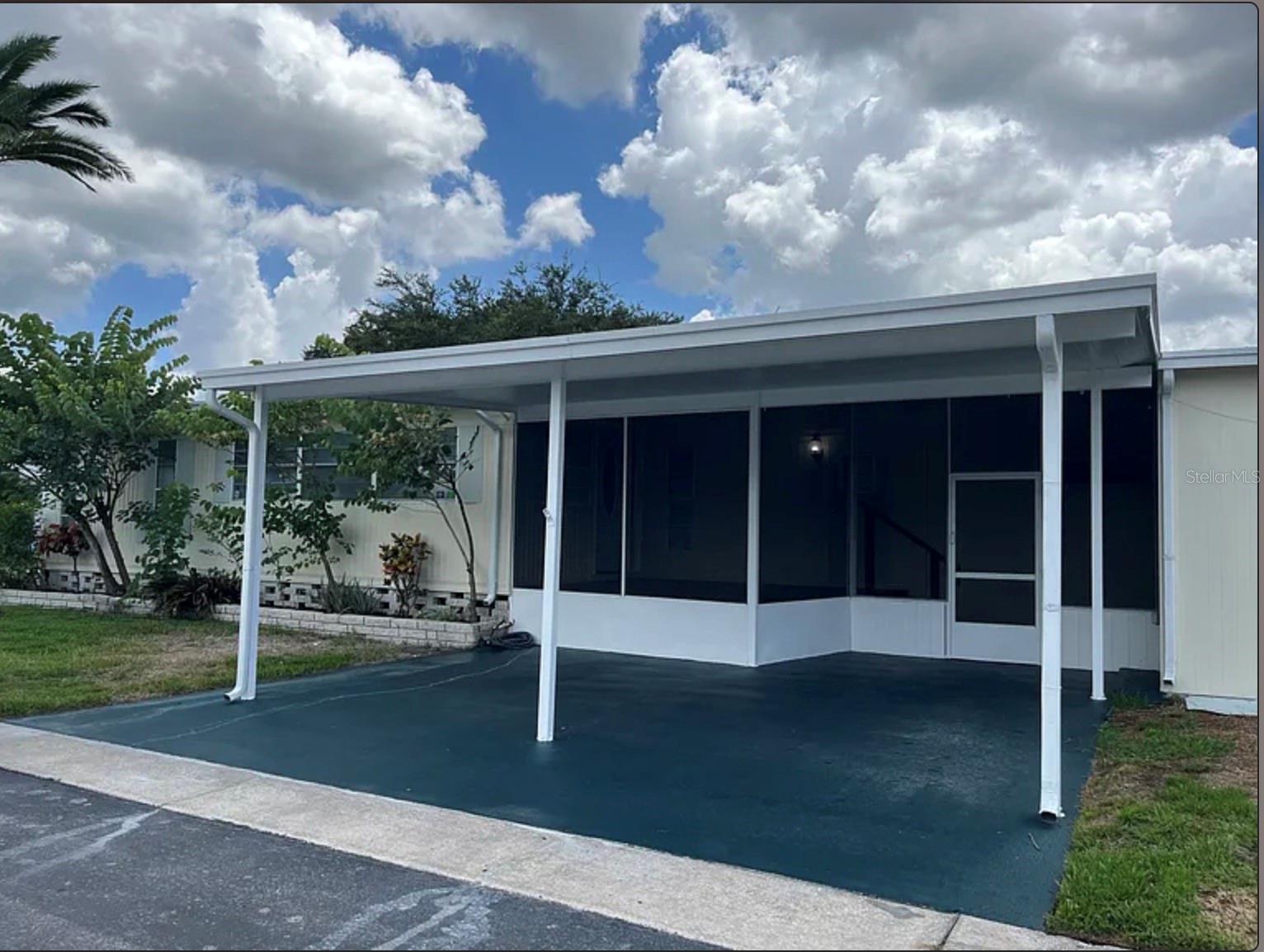 Image 3 of 9 For 15435 Lakeshore Villas Street