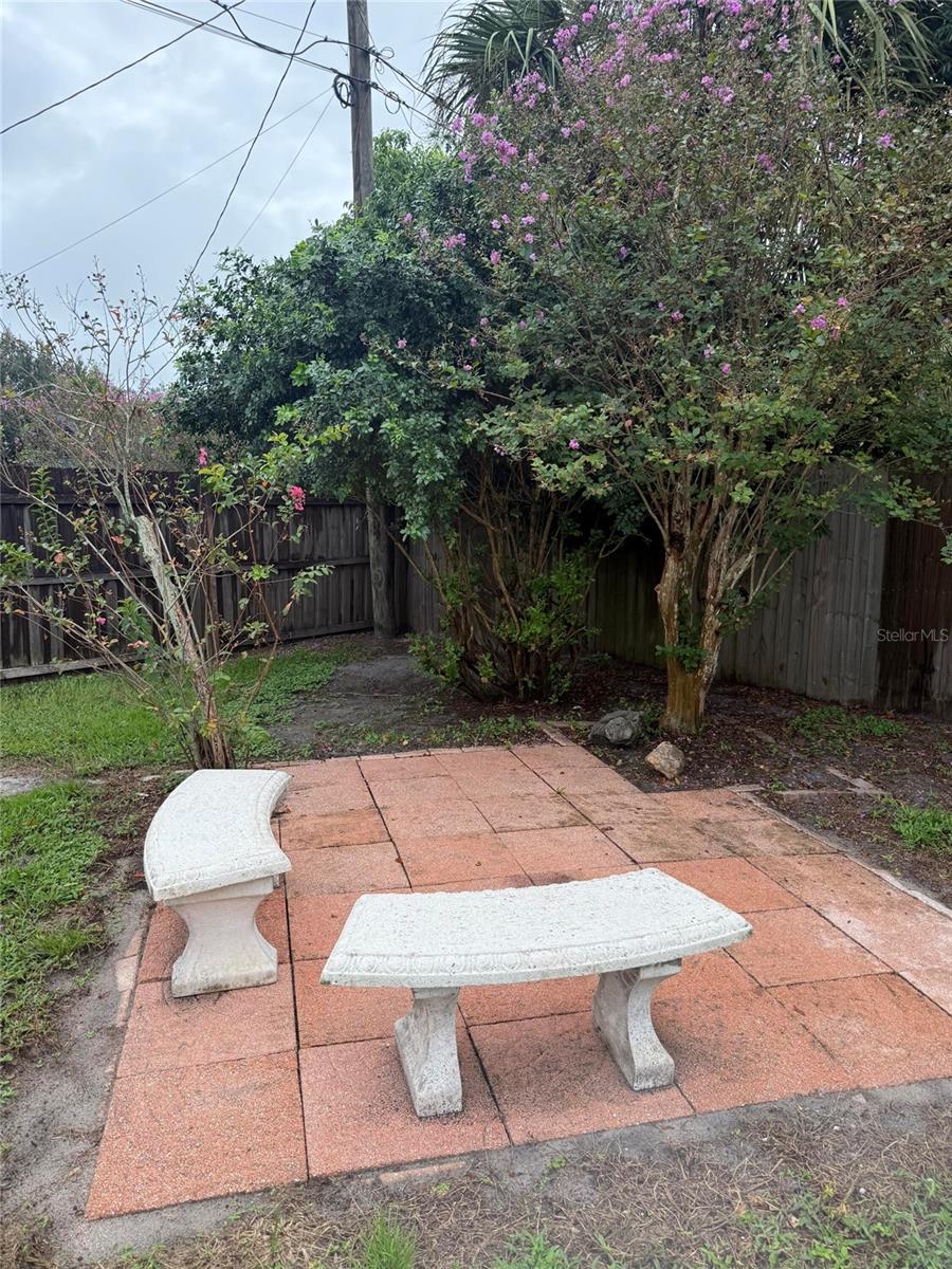 Image 16 of 23 For 421 Kentia Road
