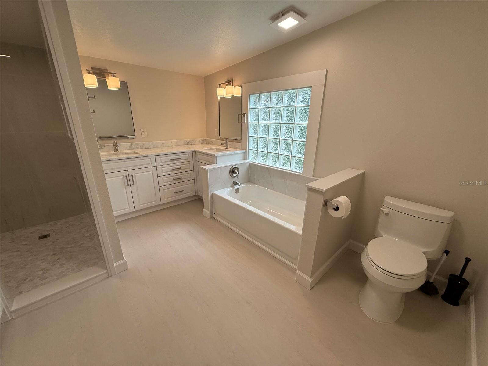 Image 5 of 23 For 421 Kentia Road