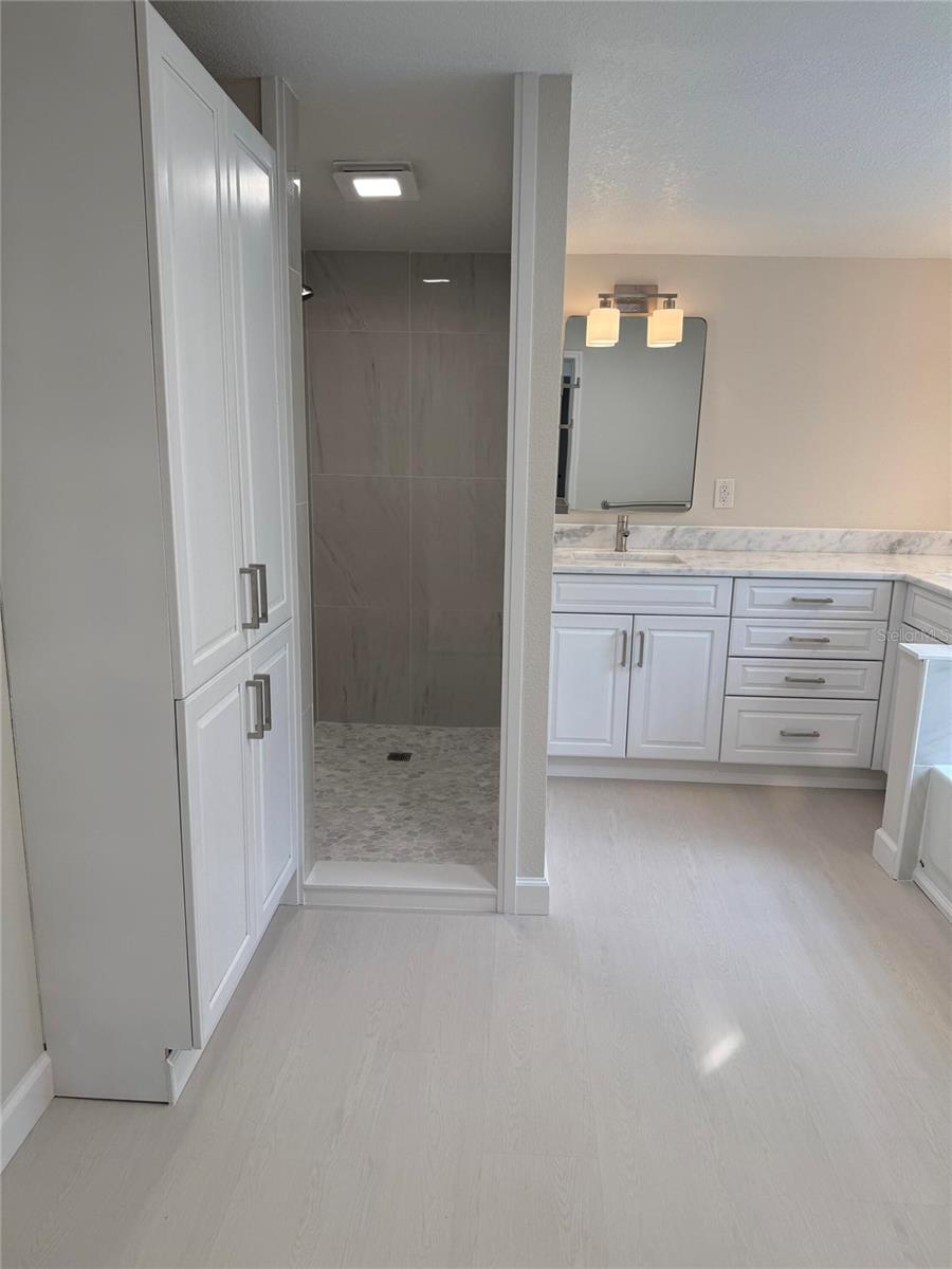 Image 6 of 23 For 421 Kentia Road