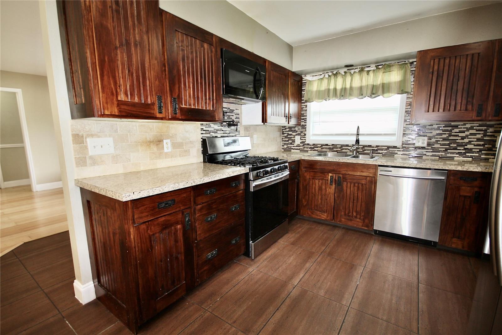 Image 3 of 27 For 4720 Gifford Boulevard