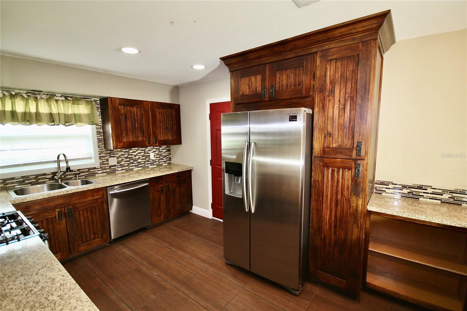 Image 4 of 27 For 4720 Gifford Boulevard