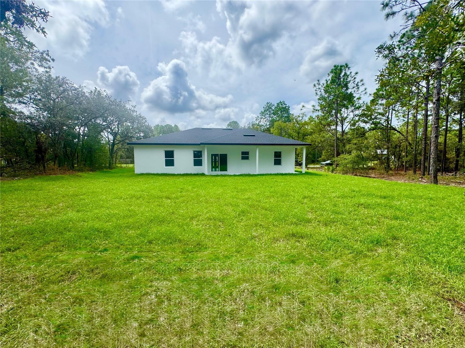 Listing photo id 8 for 1491 Palmview Drive