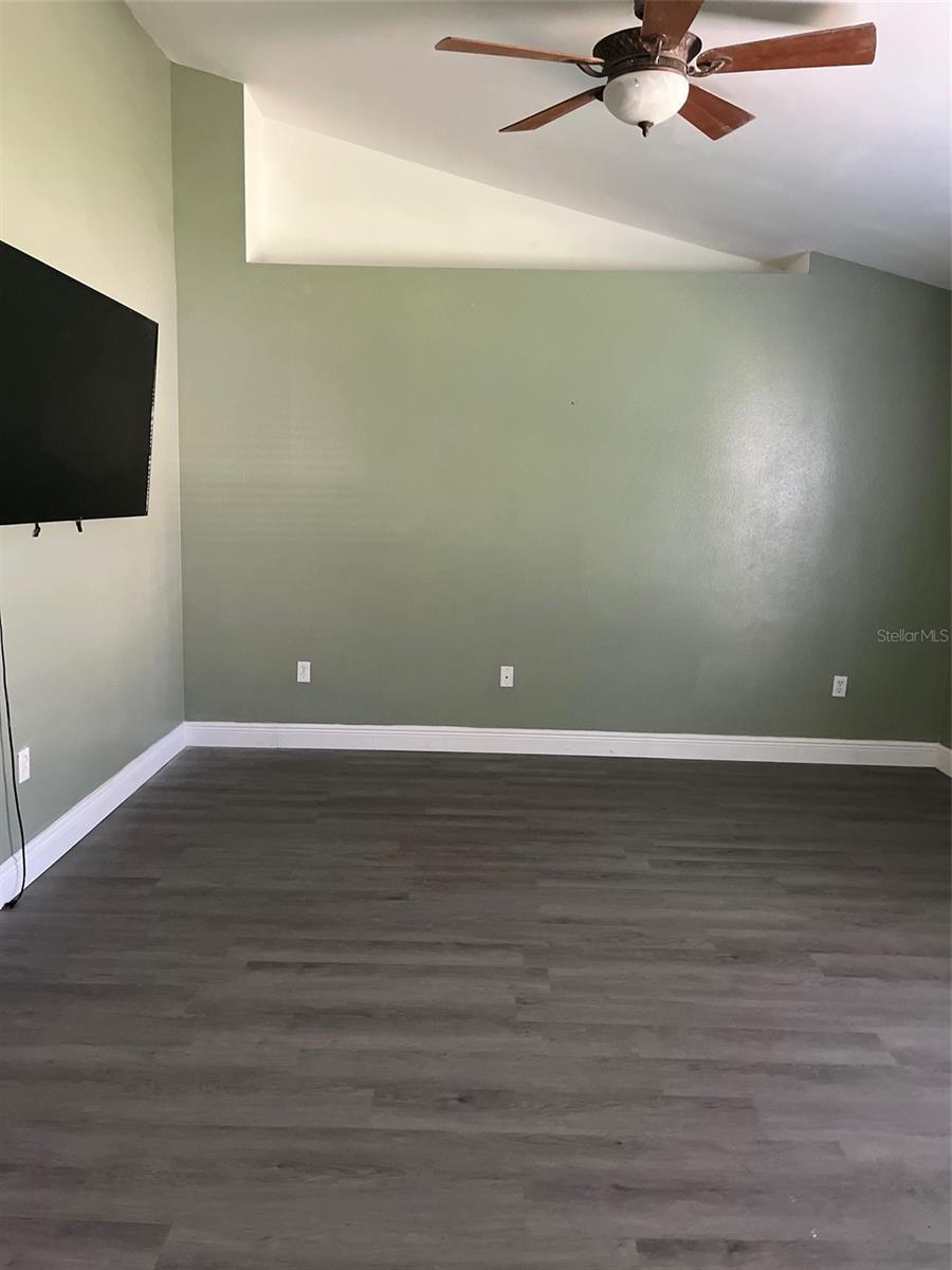 Image 3 of 9 For 868 Vanderbilt Drive