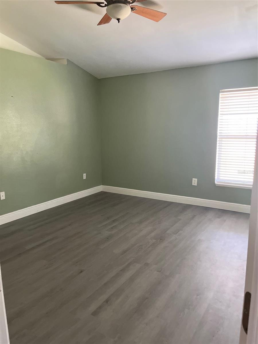 Image 4 of 9 For 868 Vanderbilt Drive