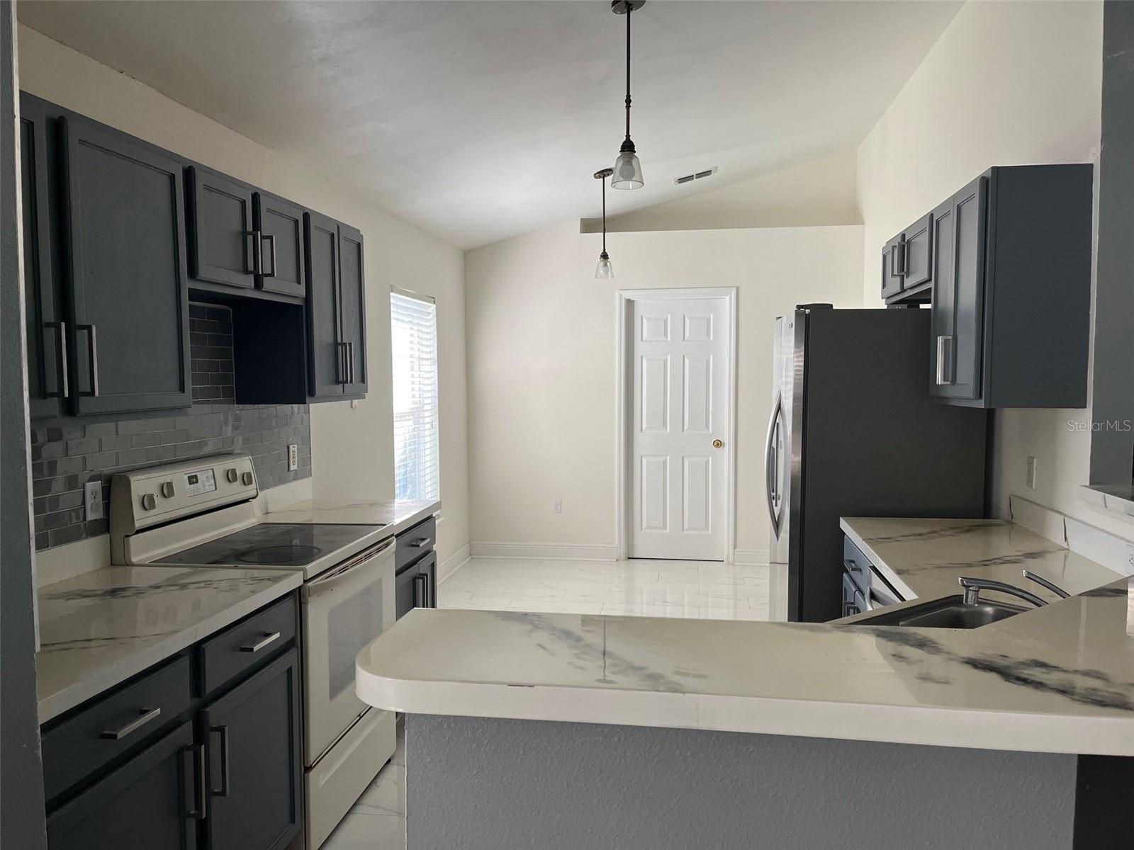 Image 7 of 9 For 868 Vanderbilt Drive