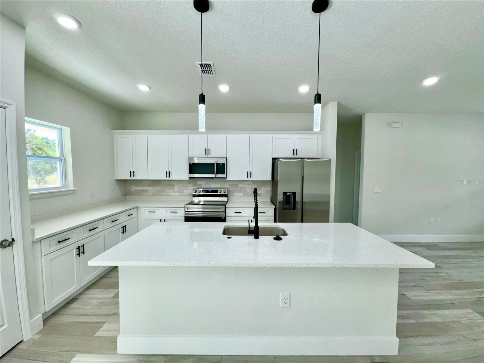 Listing photo id 15 for 1834 Linden Drive