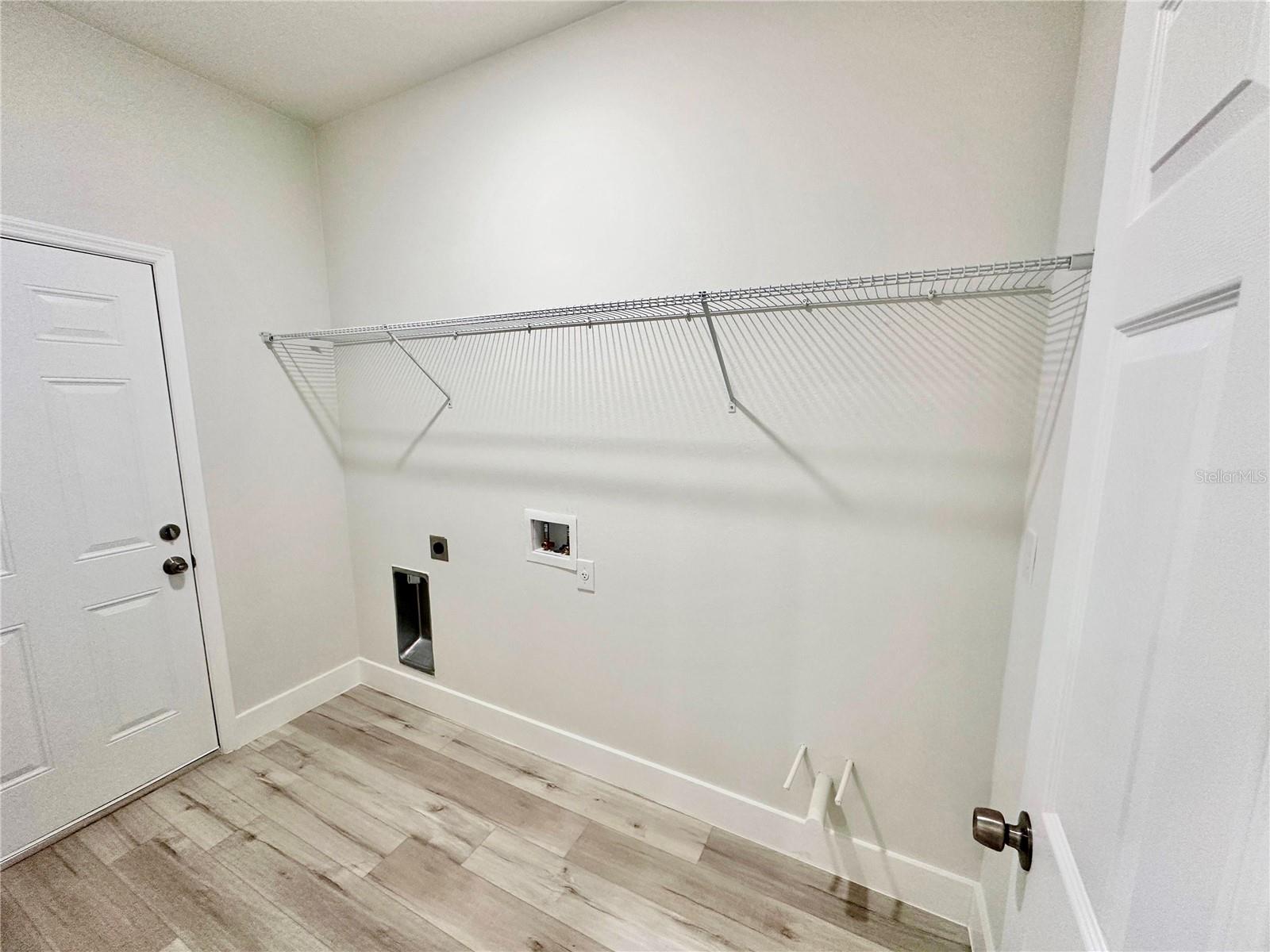 Listing photo id 16 for 1834 Linden Drive