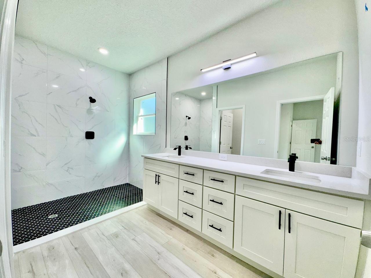 Listing photo id 23 for 1834 Linden Drive