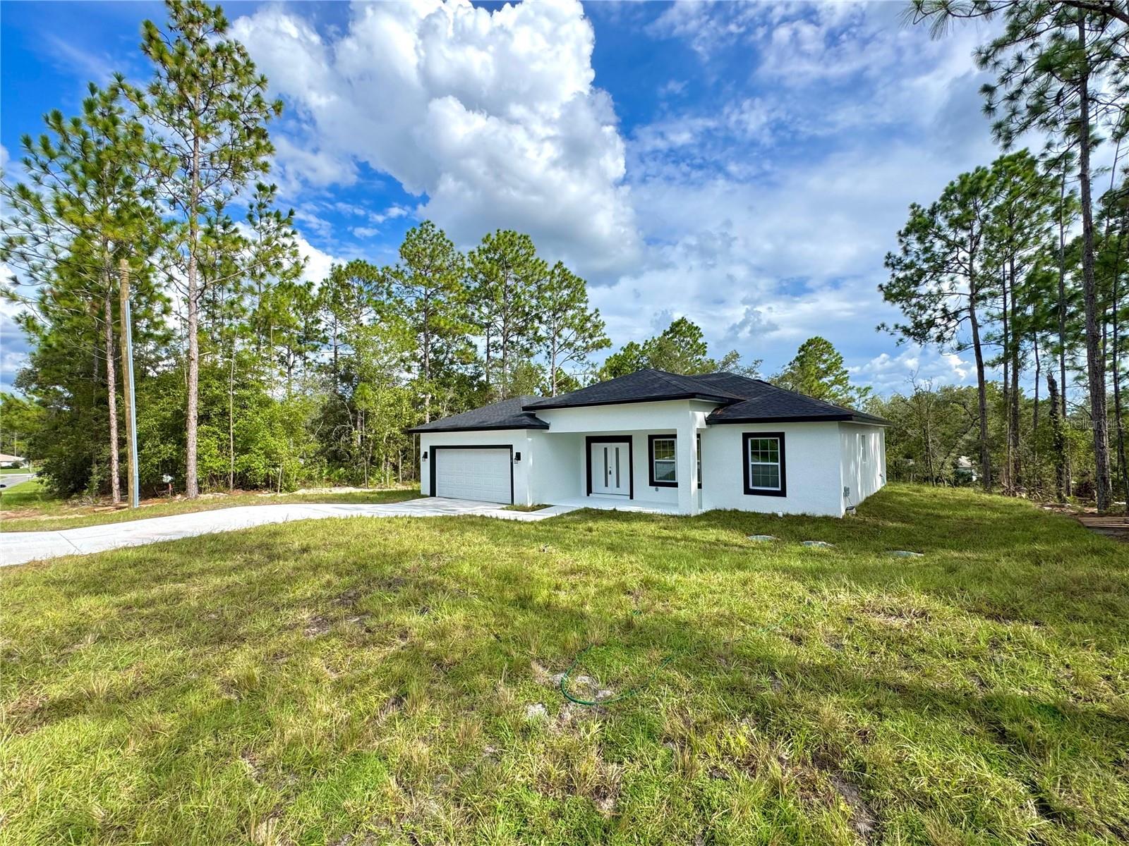 Listing photo id 2 for 1834 Linden Drive