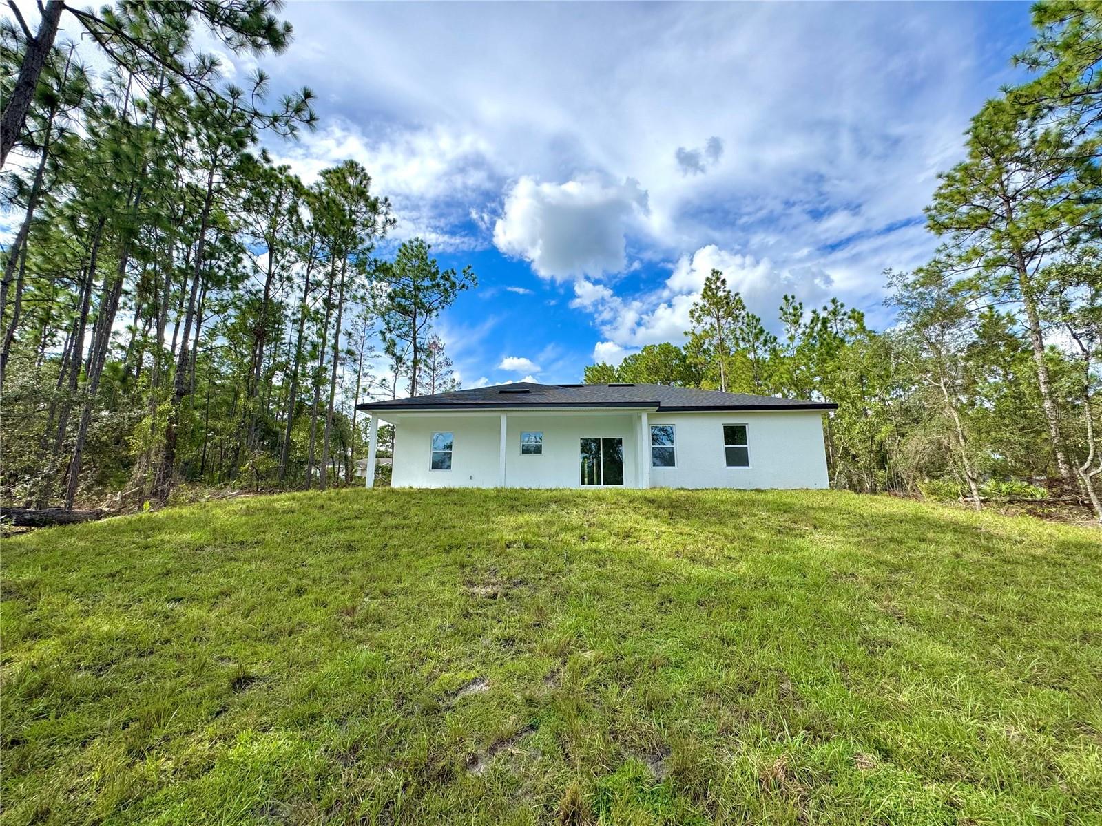 Listing photo id 5 for 1834 Linden Drive