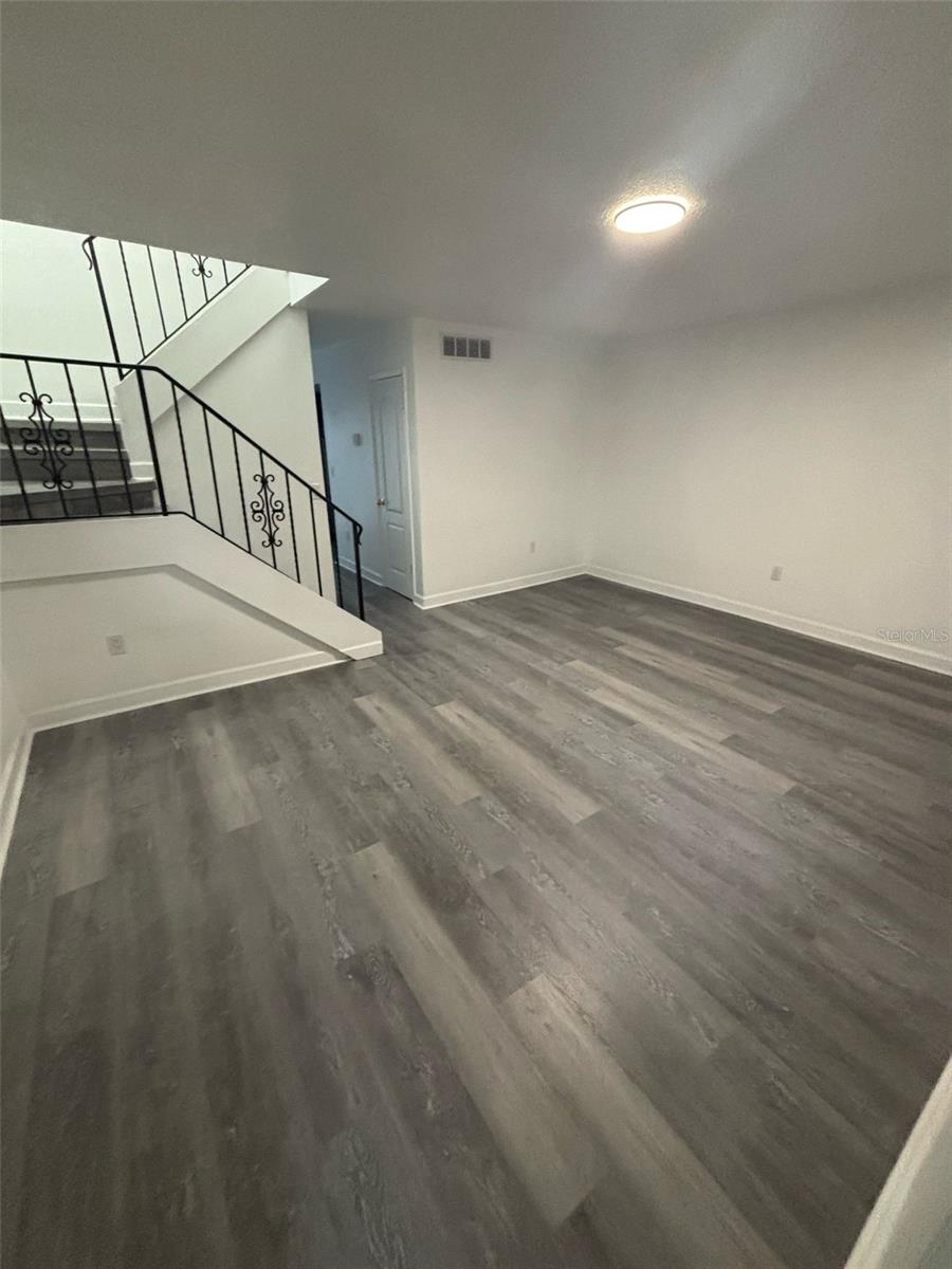 Image 3 of 19 For 5930 Village Circle Ge