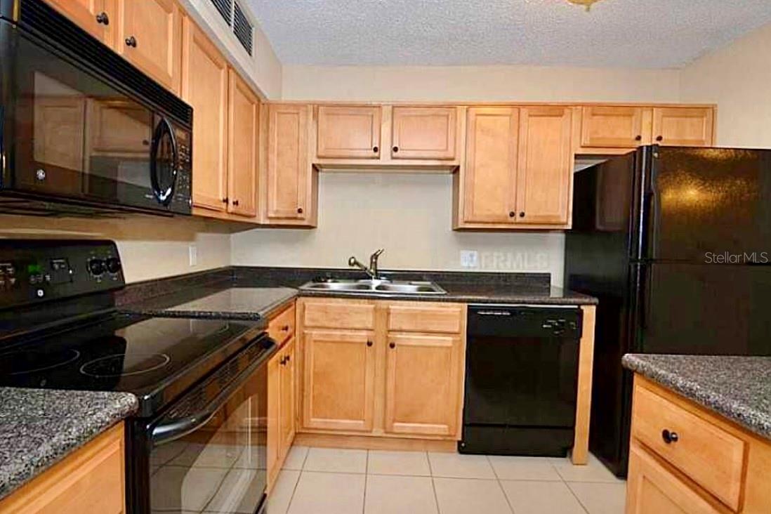 Image 6 of 10 For 390 Woodside Drive 202