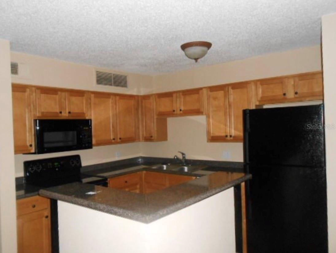 Image 7 of 10 For 390 Woodside Drive 202
