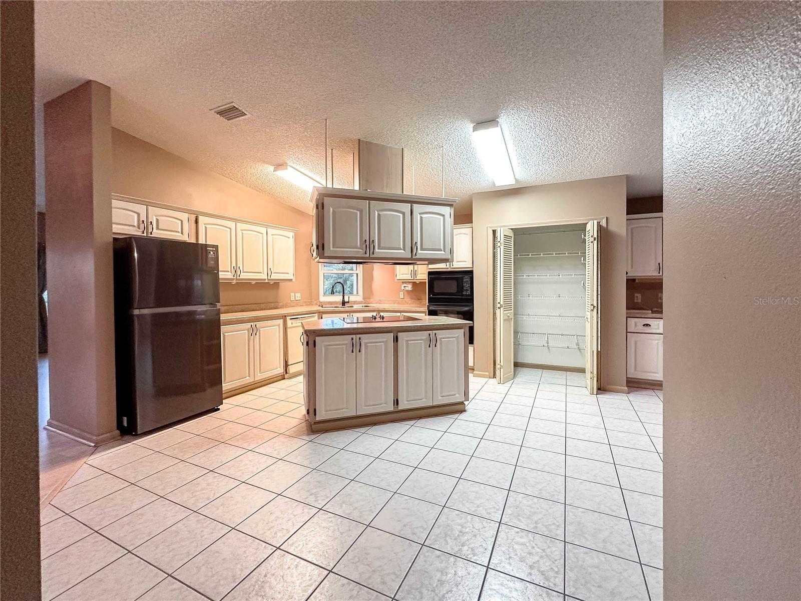 Image 16 of 58 For 1204 Maria Court