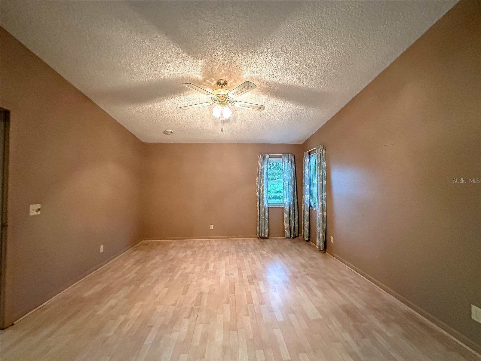 Image 20 of 58 For 1204 Maria Court