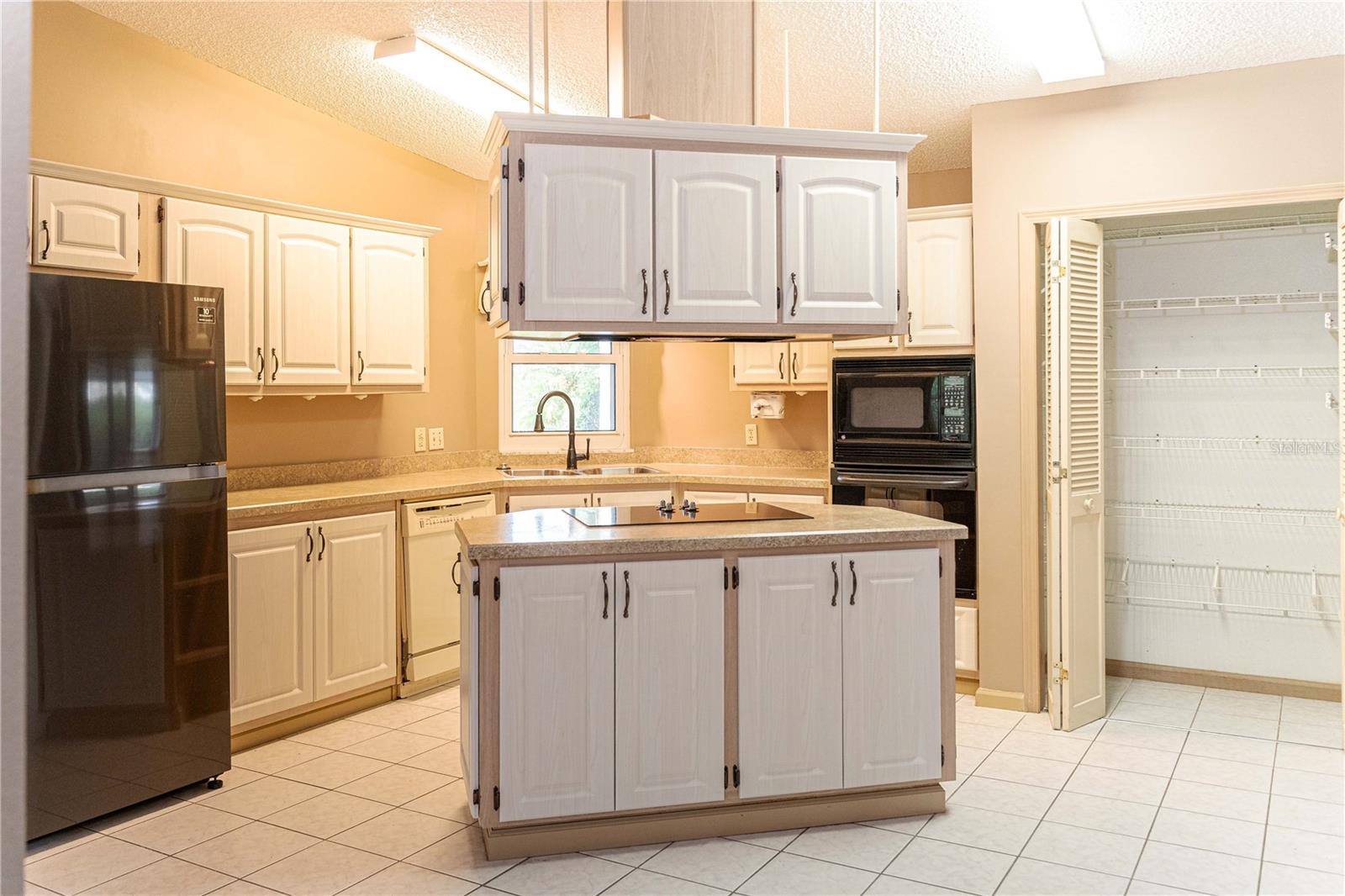 Image 31 of 58 For 1204 Maria Court