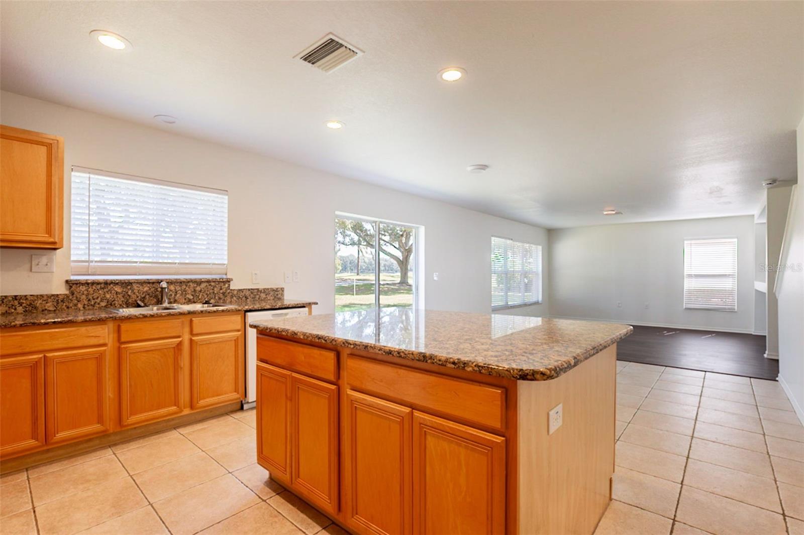 Image 11 of 45 For 6924 Lake Eaglebrooke Drive