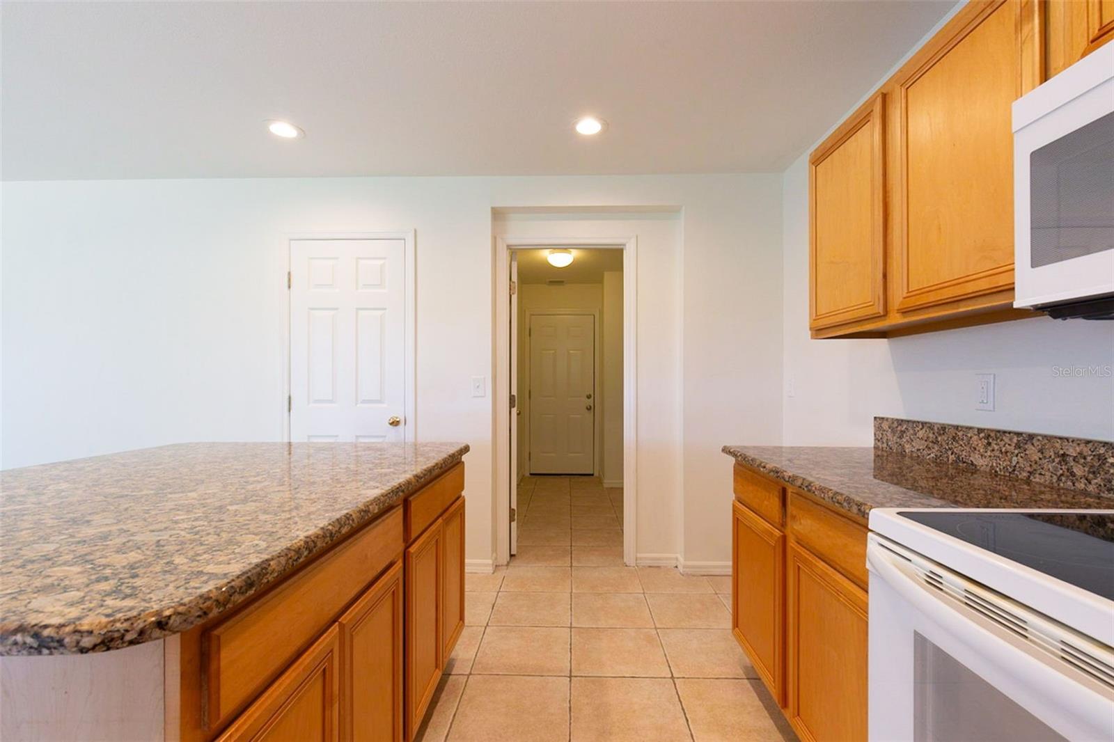 Image 12 of 45 For 6924 Lake Eaglebrooke Drive