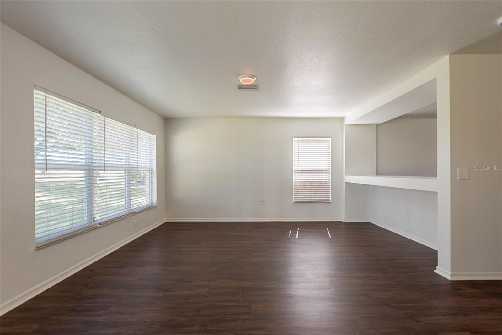 Image 14 of 45 For 6924 Lake Eaglebrooke Drive