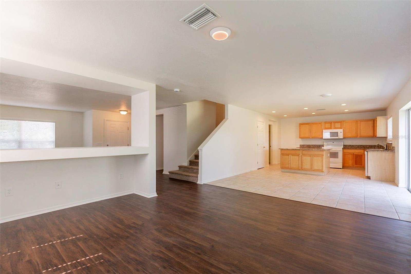 Image 16 of 45 For 6924 Lake Eaglebrooke Drive