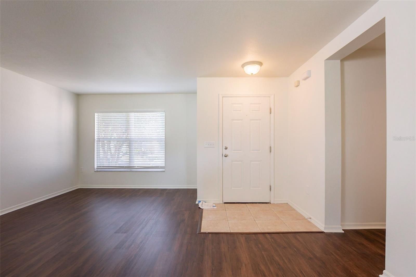 Image 18 of 45 For 6924 Lake Eaglebrooke Drive