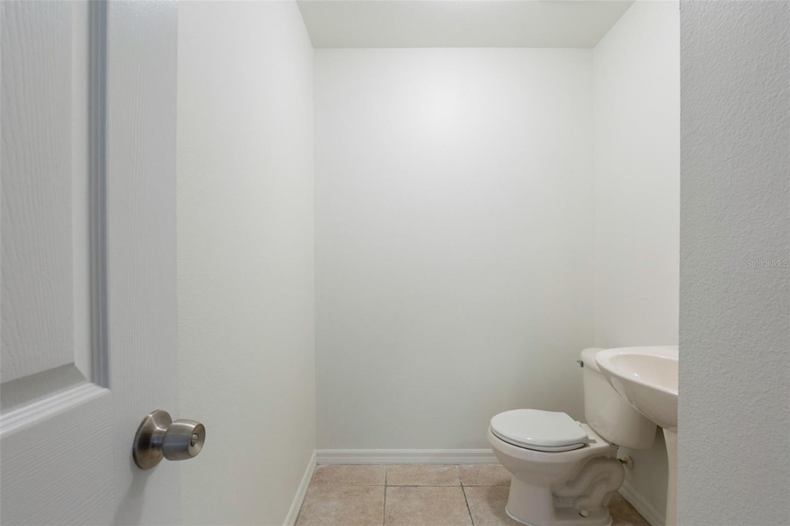 Image 24 of 45 For 6924 Lake Eaglebrooke Drive