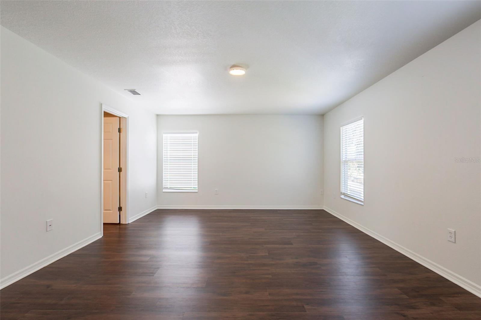 Image 25 of 45 For 6924 Lake Eaglebrooke Drive