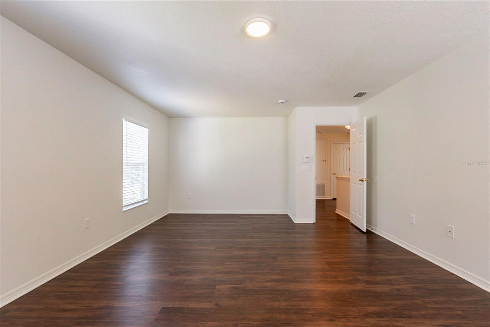 Image 27 of 45 For 6924 Lake Eaglebrooke Drive