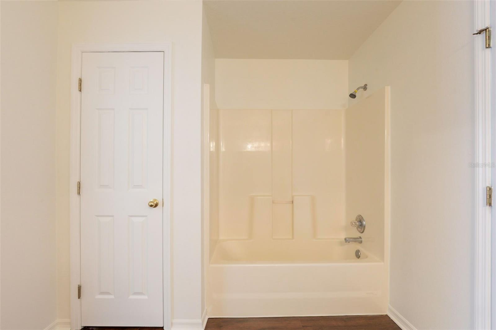 Image 30 of 45 For 6924 Lake Eaglebrooke Drive