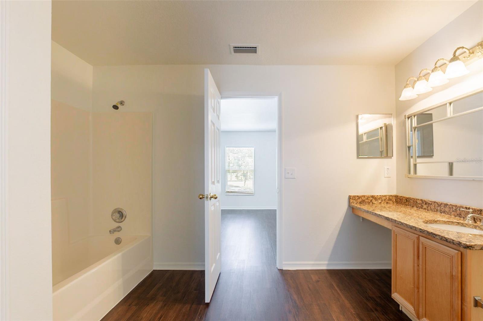 Image 32 of 45 For 6924 Lake Eaglebrooke Drive