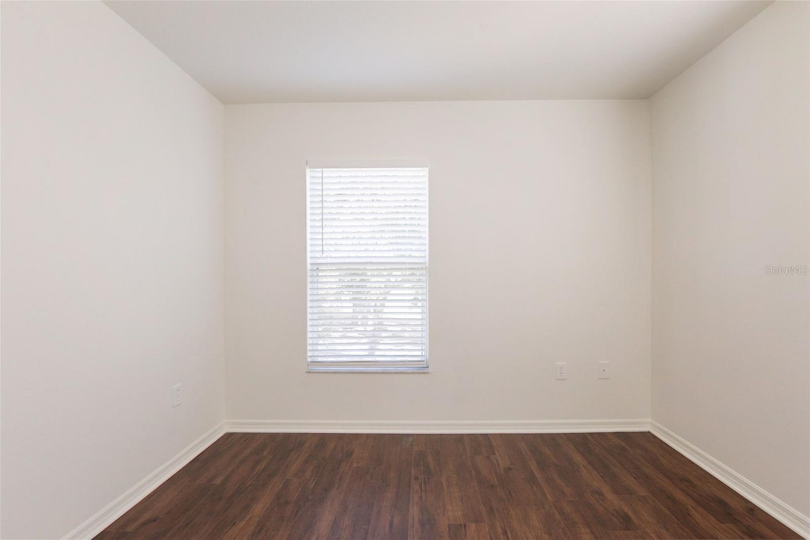 Image 33 of 45 For 6924 Lake Eaglebrooke Drive