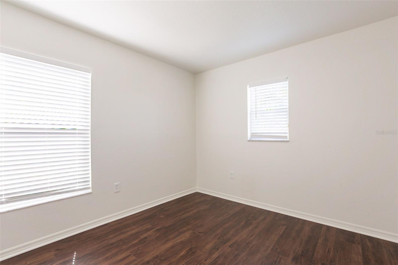 Image 38 of 45 For 6924 Lake Eaglebrooke Drive