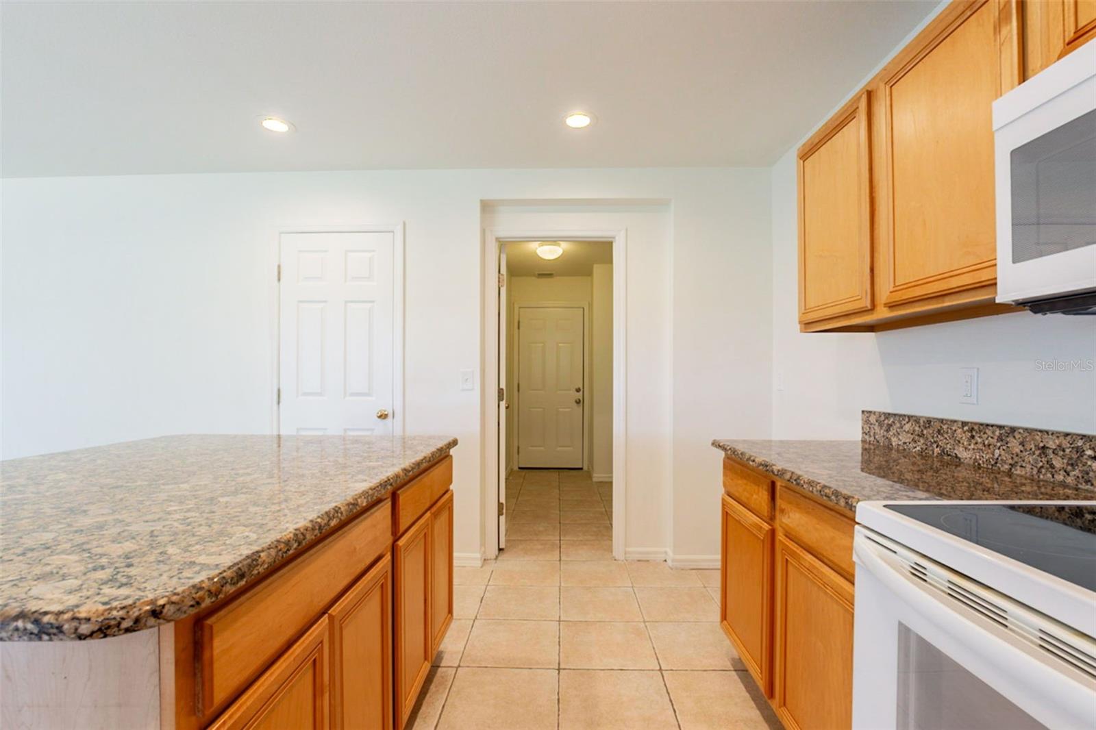 Image 7 of 45 For 6924 Lake Eaglebrooke Drive