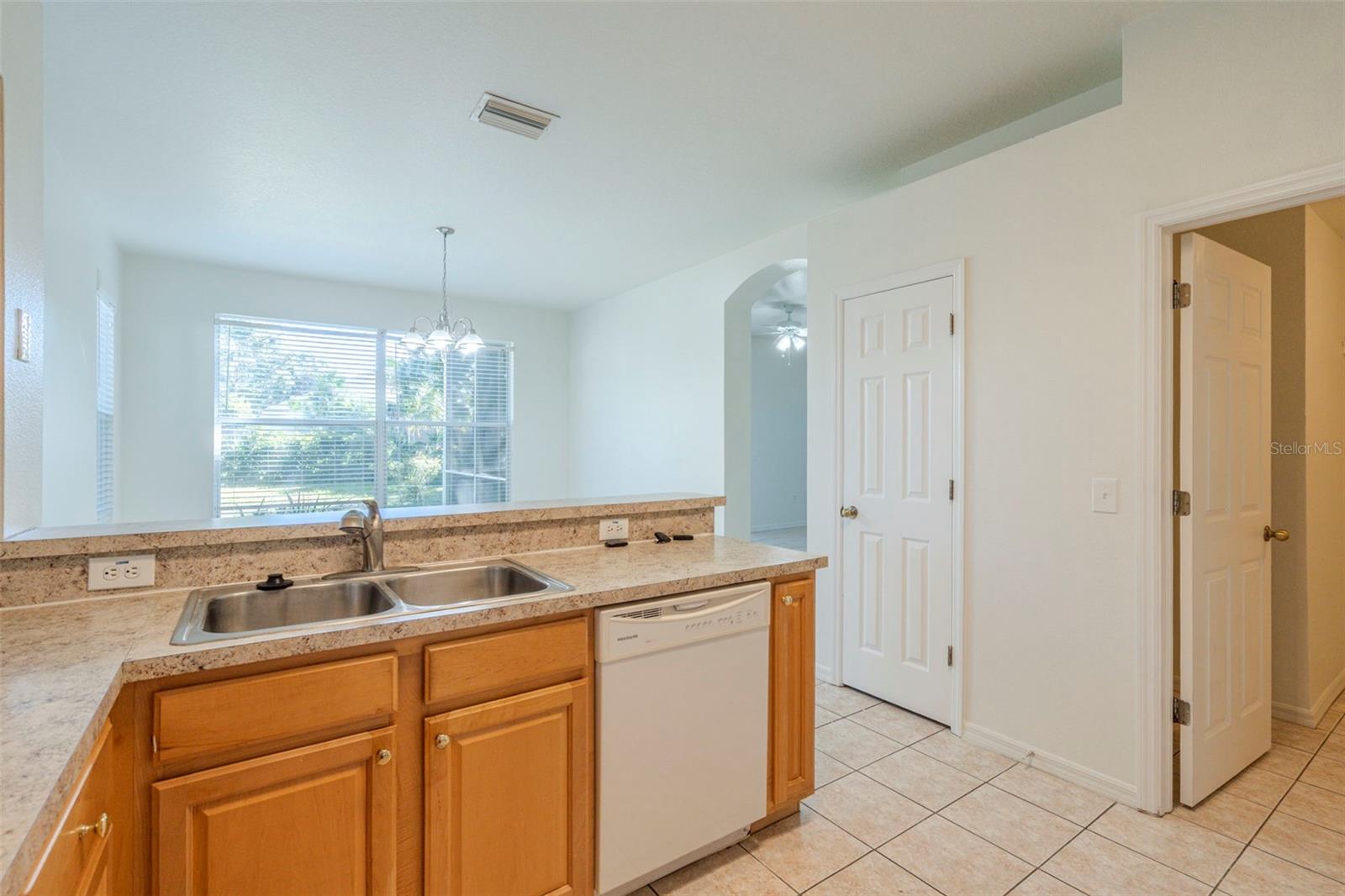 Image 6 of 31 For 2804 Spring Meadow Drive