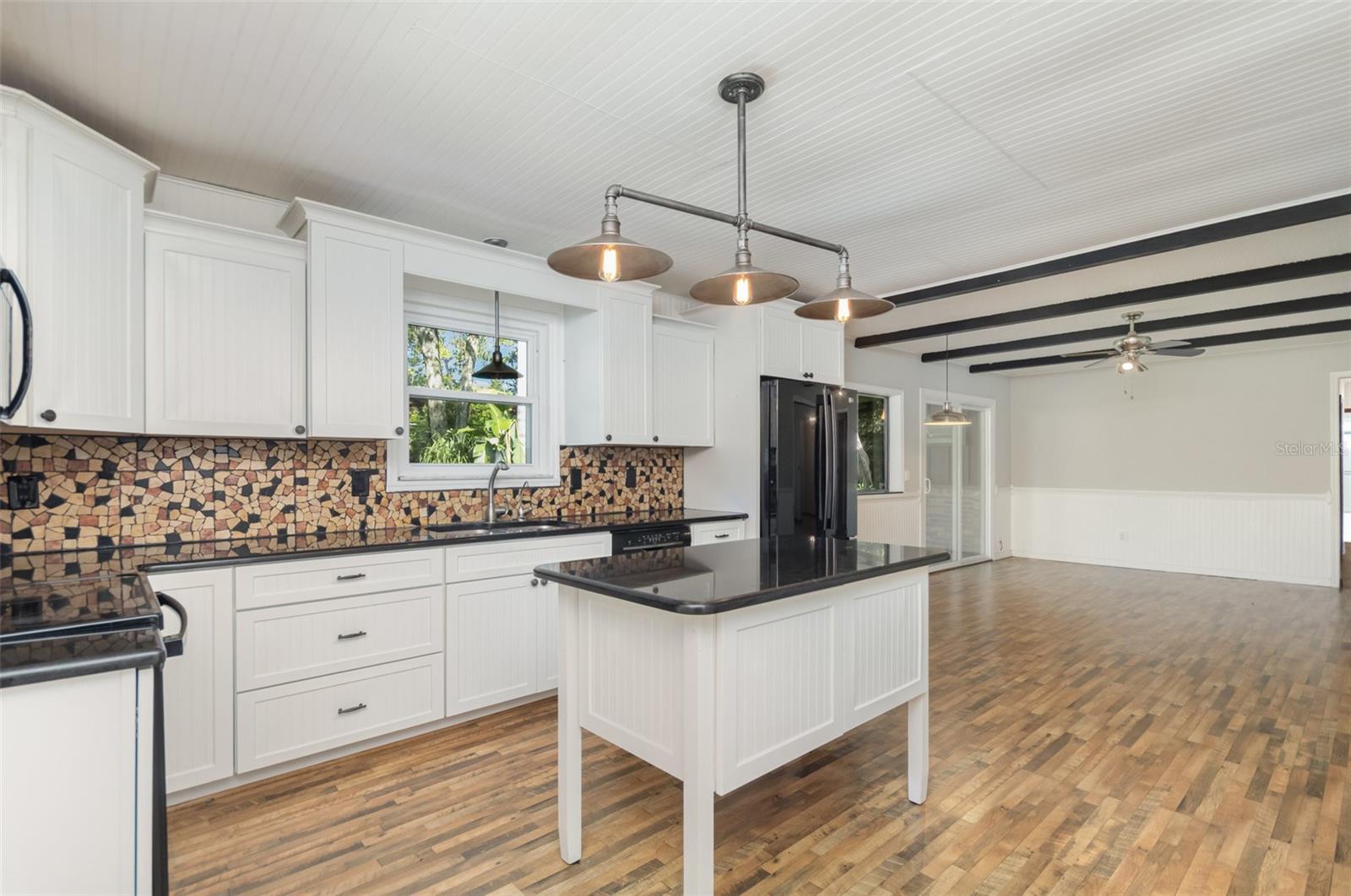 Image 10 of 22 For 492 Pressview Avenue