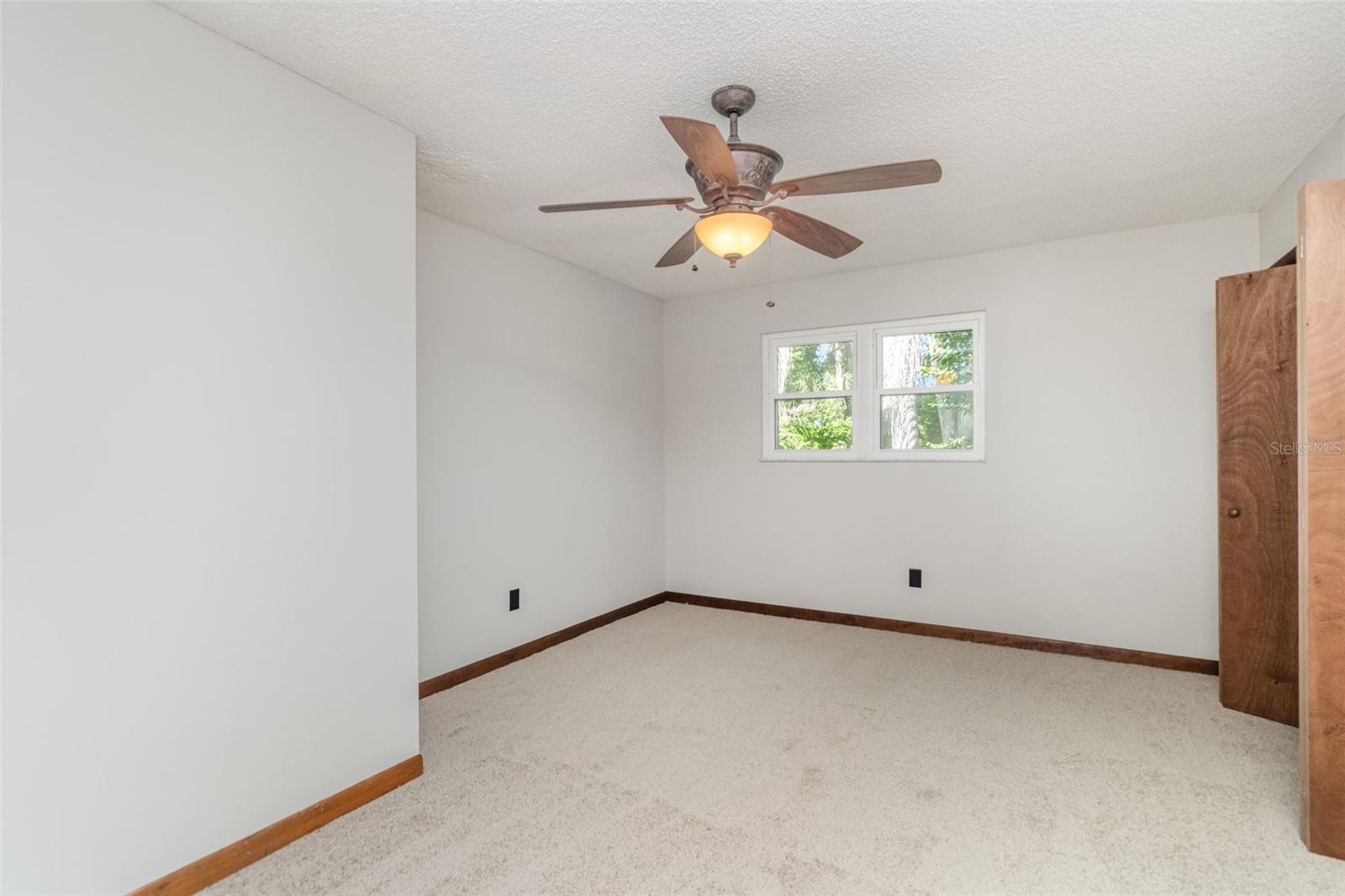 Image 14 of 22 For 492 Pressview Avenue