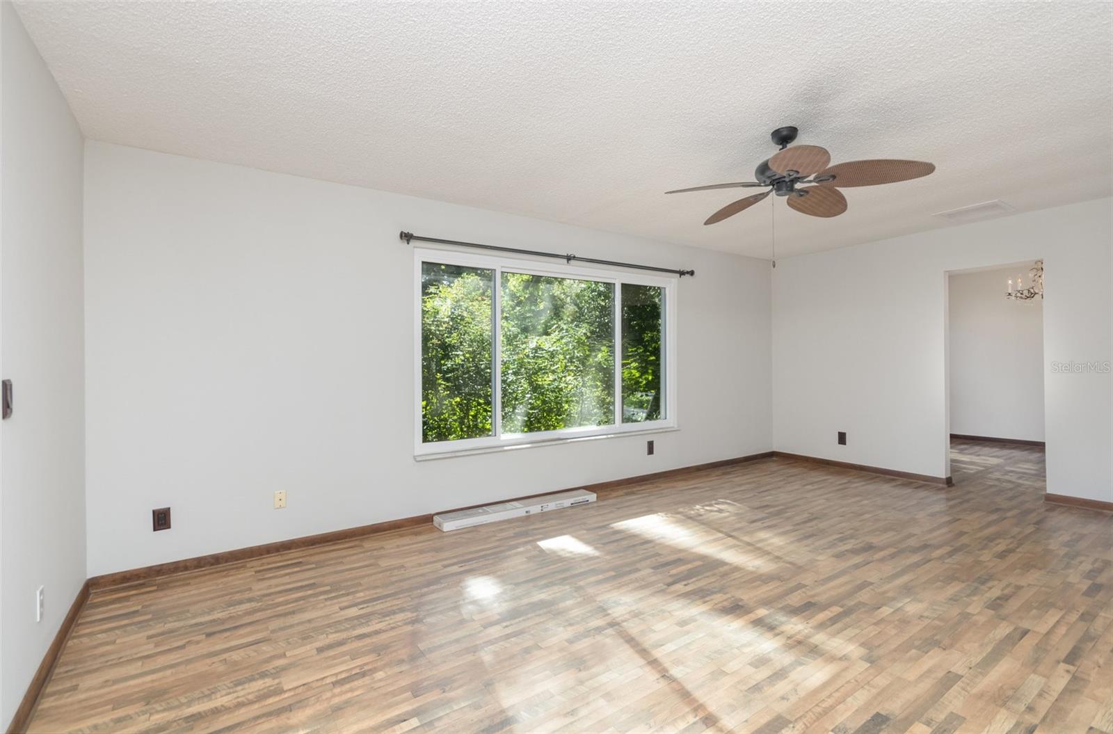 Image 4 of 22 For 492 Pressview Avenue