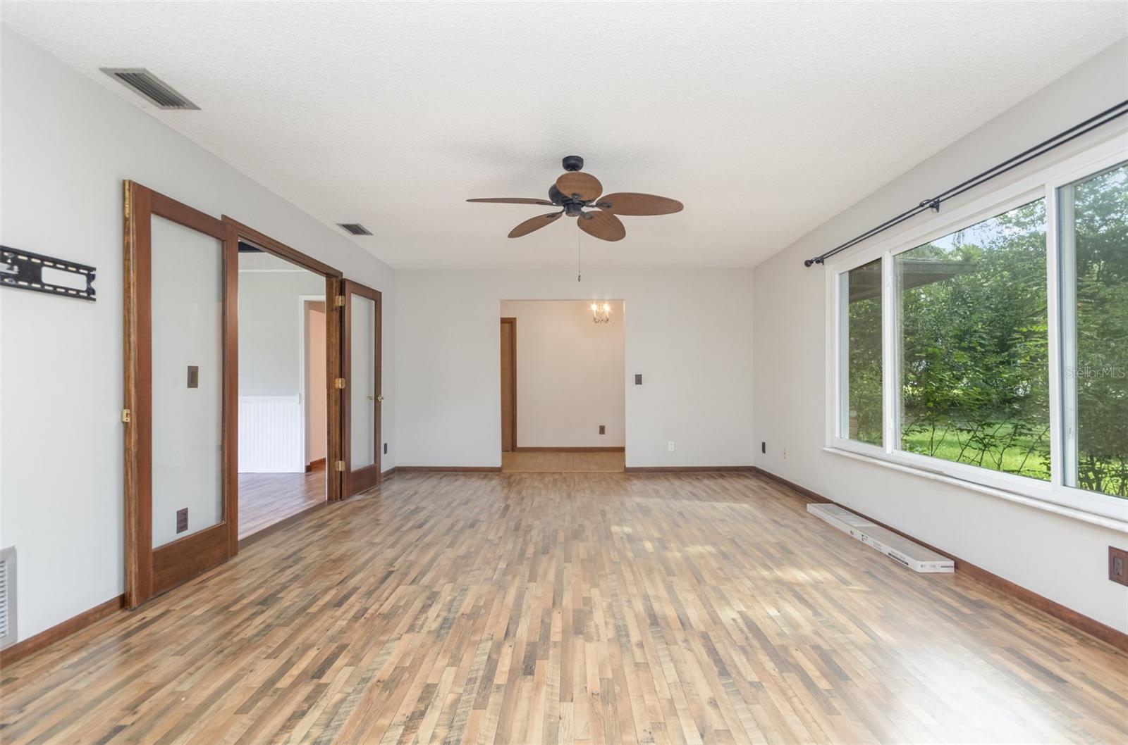Image 5 of 22 For 492 Pressview Avenue
