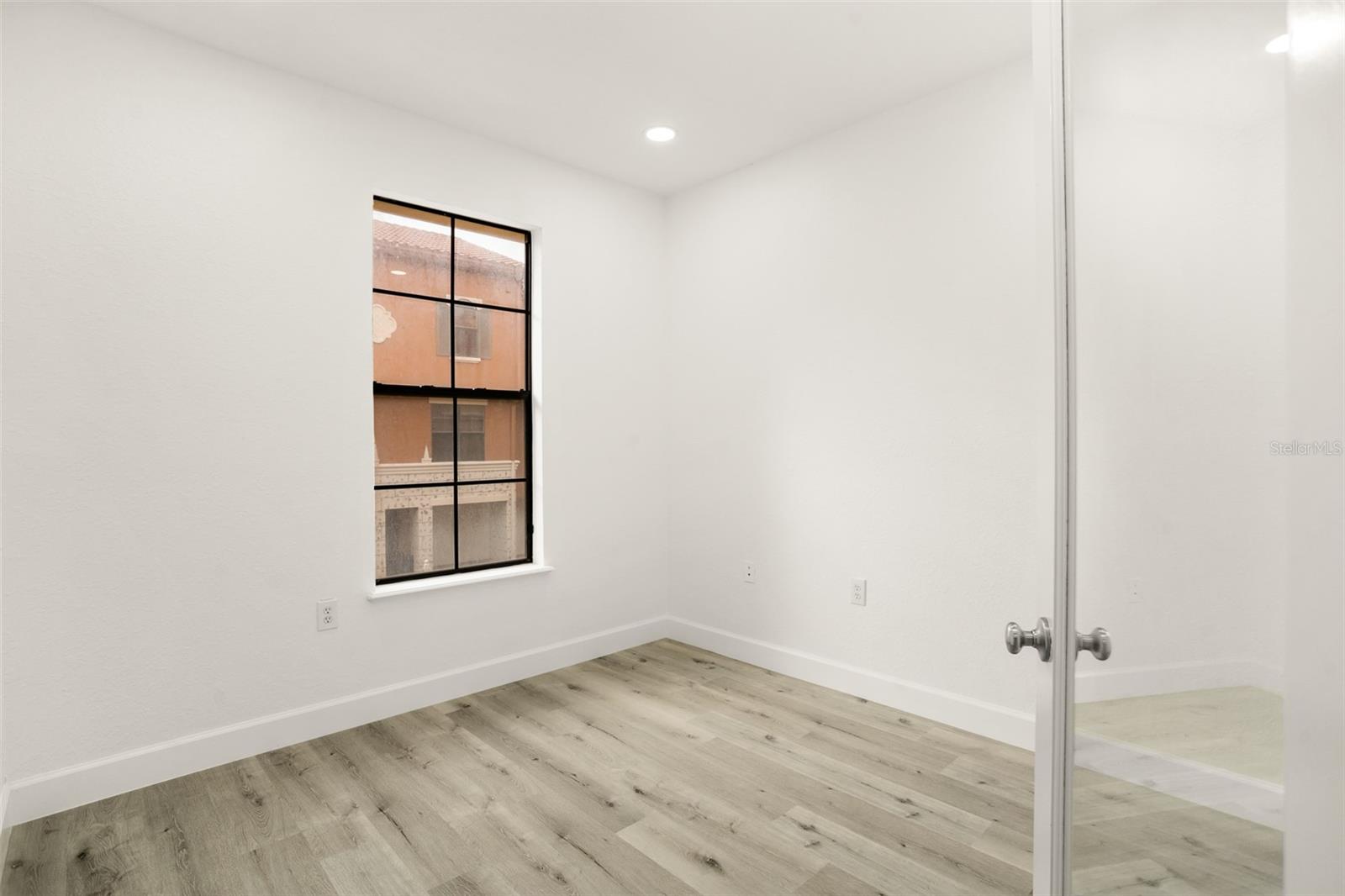 Image 10 of 42 For 6119 Metrowest Boulevard 106