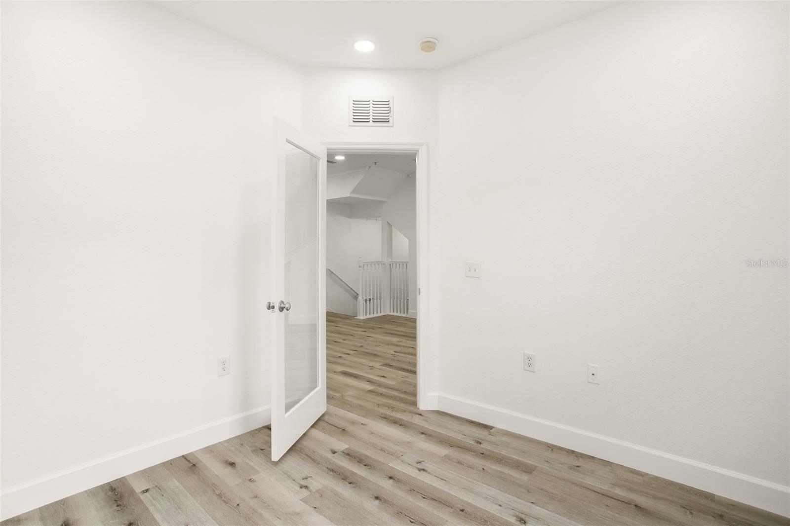 Image 11 of 42 For 6119 Metrowest Boulevard 106