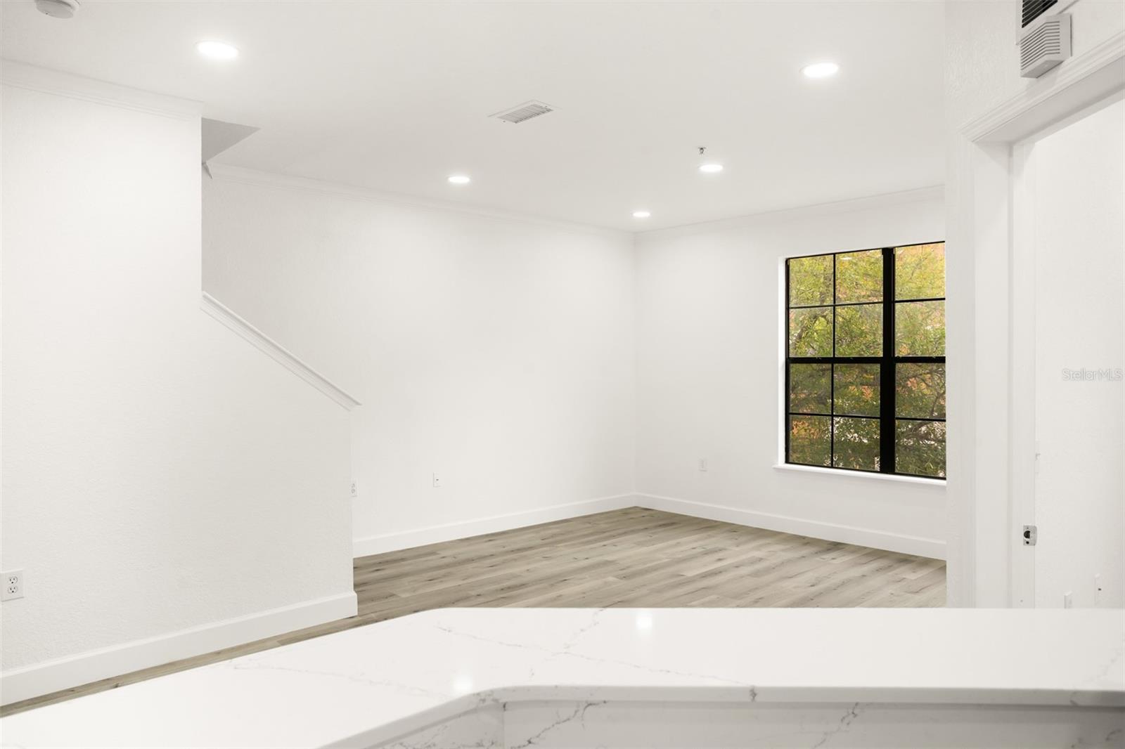 Image 15 of 42 For 6119 Metrowest Boulevard 106