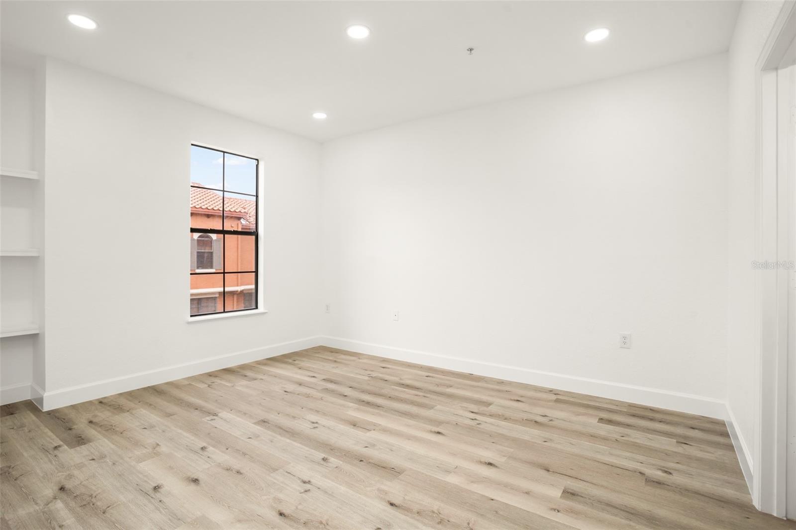 Image 16 of 42 For 6119 Metrowest Boulevard 106