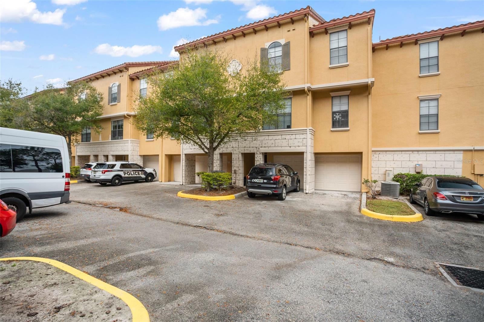 Image 2 of 42 For 6119 Metrowest Boulevard 106