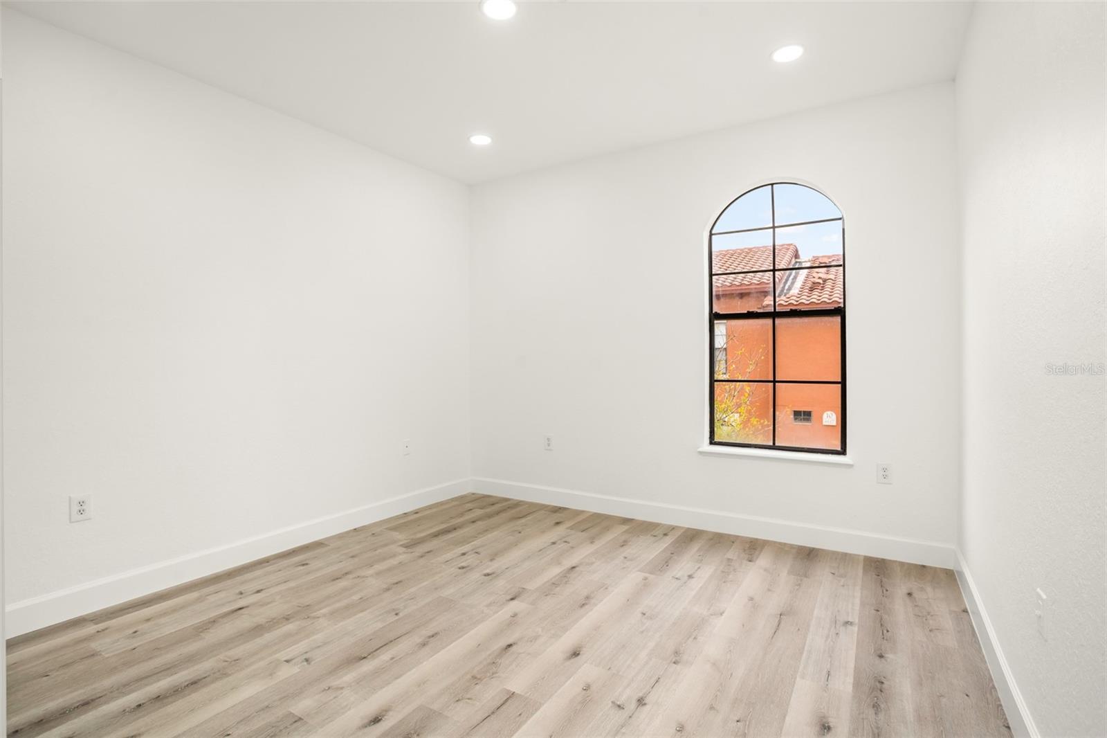 Image 23 of 42 For 6119 Metrowest Boulevard 106