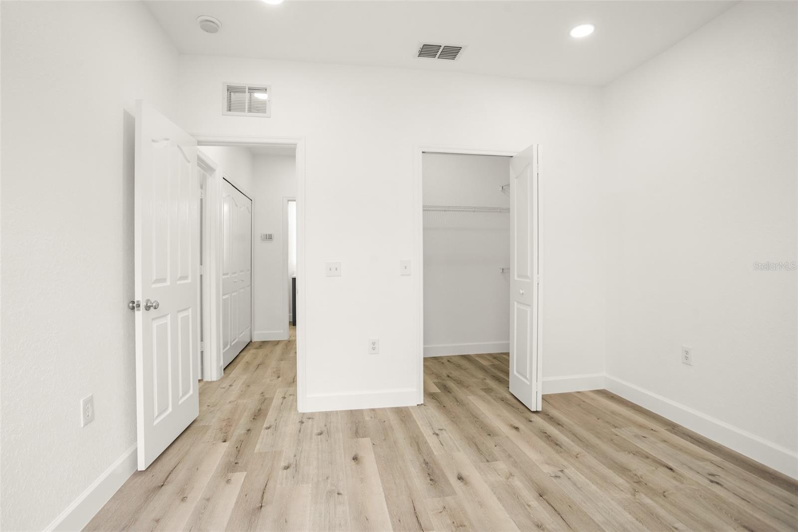Image 24 of 42 For 6119 Metrowest Boulevard 106