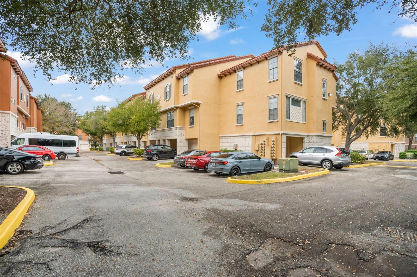 Image 3 of 42 For 6119 Metrowest Boulevard 106